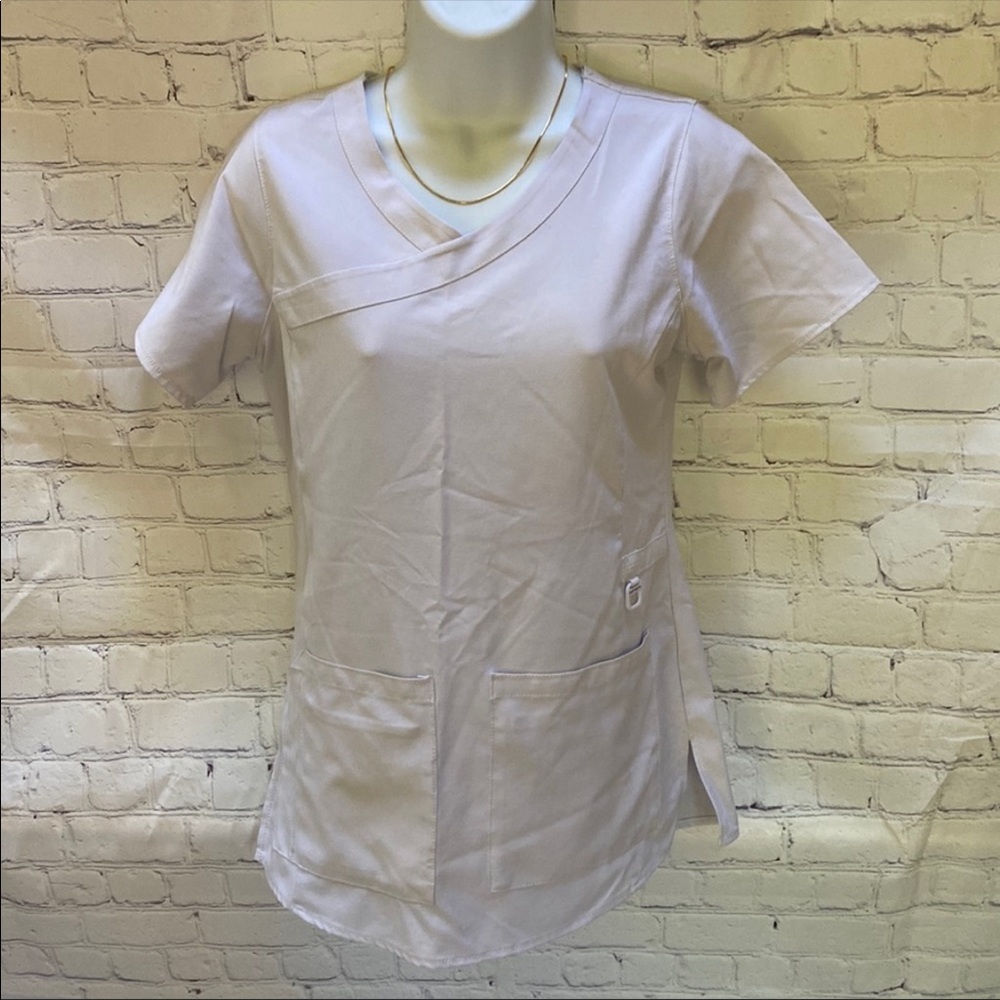 Carhardtt Top. Like new. Perfect for a nurse. - Picture 2 of 4